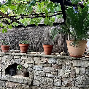  Hébergement de vacances Grand Et Joli Studio Tout Equipe Avec Jardin Et Jacuzzi